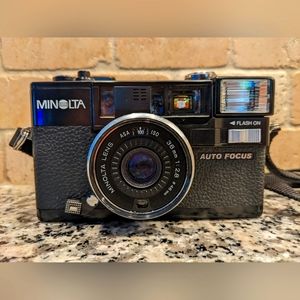 M I N O L T A  Hi-Matic AF2 Camera